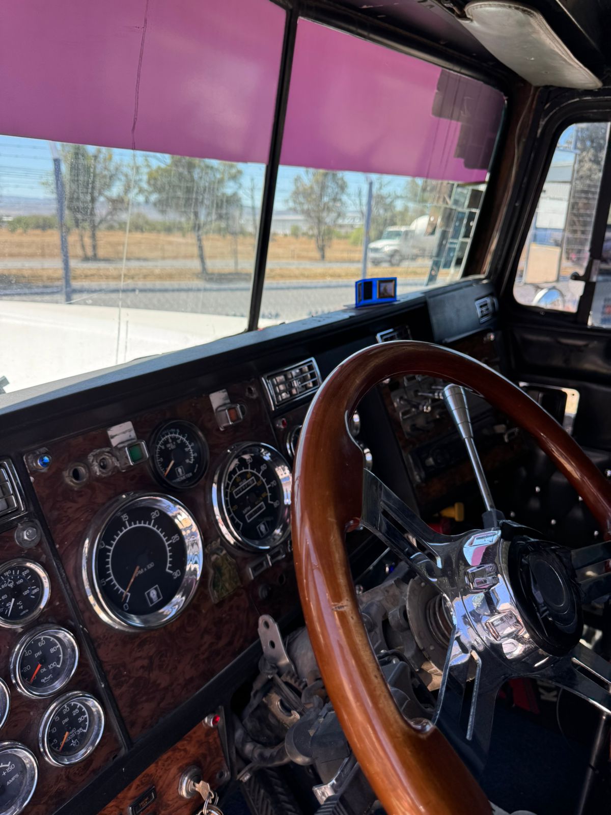 W900 Kenworth Blanco