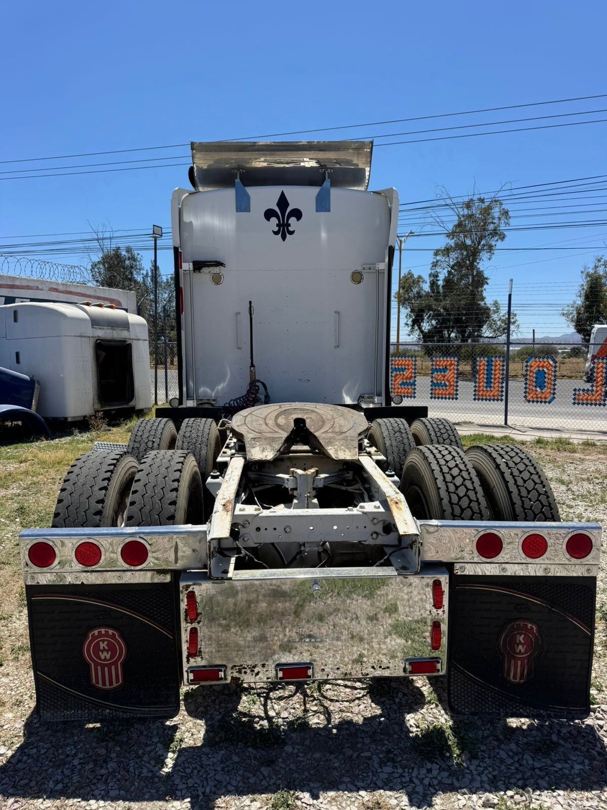 W900 Kenworth Blanco