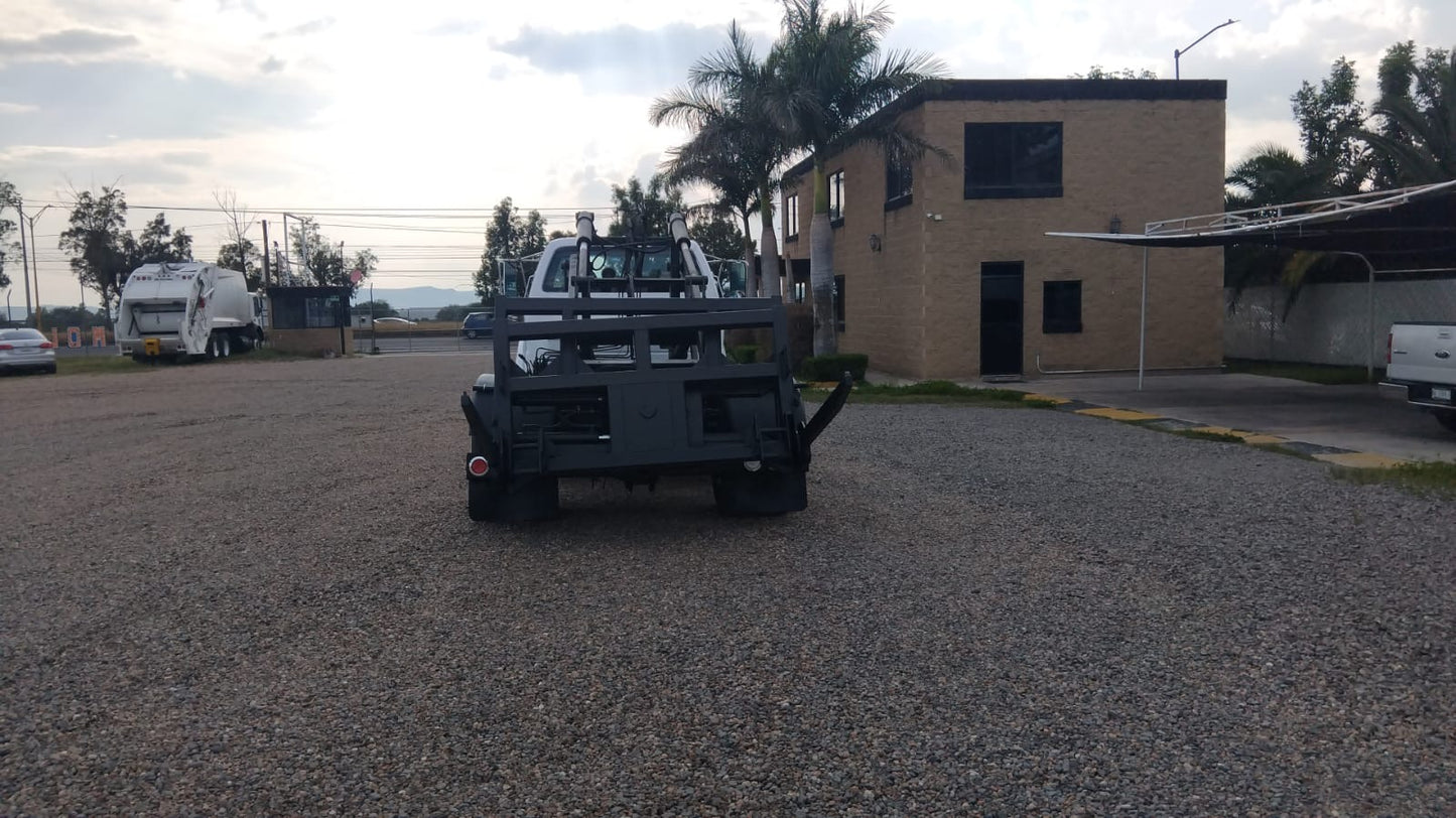 Camión Ford 650 Portacontenedores